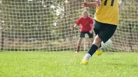 “代言争议品牌、舆论缠身、颜值争议下依旧活跃，是低调还是另有隐情？”