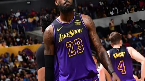 《足球夜话：切尔西惊魂未定，曼联逆风翻盘，纽卡斯尔竟爆冷斩热刺》